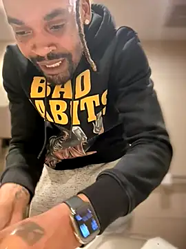 Snapshot of 1BeautyN1Beast chatting on 11/17/25, 07:30 1BeautyN1Beast online show from 11/17/25, 07:30