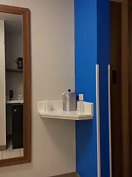 Snapshot of 1BeautyN1Beast chatting on 12/18/25, 01:44 1BeautyN1Beast online show from 12/18/25, 01:44