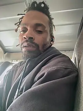 Snapshot of 1BeautyN1Beast chatting on 01/06/26, 06:11 1BeautyN1Beast online show from 01/06/26, 06:11