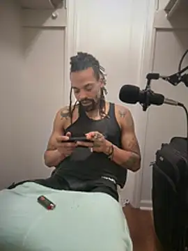 Snapshot of 1BeautyN1Beast chatting on 02/17/26, 08:55 1BeautyN1Beast online show from 02/17/26, 08:55