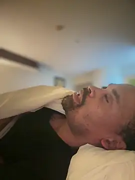 Snapshot of 1BeautyN1Beast chatting on 03/01/26, 04:03 1BeautyN1Beast online show from 03/01/26, 04:03