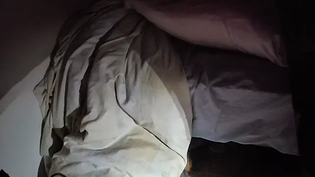 Snapshot of MartaMoon96 chatting on 10/28/25, 03:54 MartaMoon96 online show from 10/28/25, 03:54