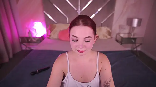 Snapshot of CarolinaDia chatting on 02/08/25, 08:53 CarolinaDia online show from 02/08/25, 08:53