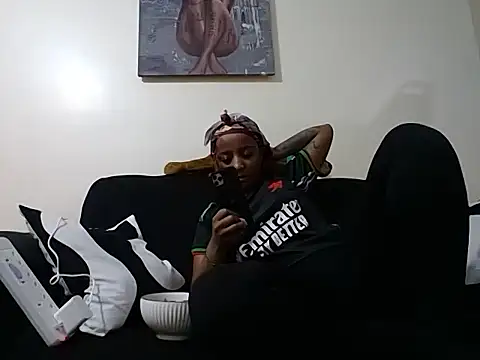 Snapshot of hoely_grail01 chatting on 09/12/25, 07:47 hoely grail01 online show from 09/12/25, 07:47