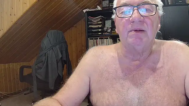 Snapshot of biggandybig chatting on 05/18/26, 10:37 biggandybig online show from 05/18/26, 10:37