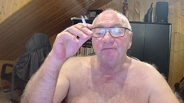 Snapshot of biggandybig chatting on 05/28/26, 12:52 biggandybig online show from 05/28/26, 12:52
