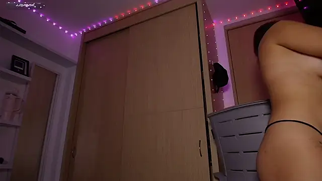 tinysofia  online show from 01/23/25, 11:15