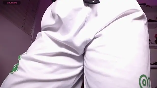 tinysofia  online show from 02/07/25, 02:40