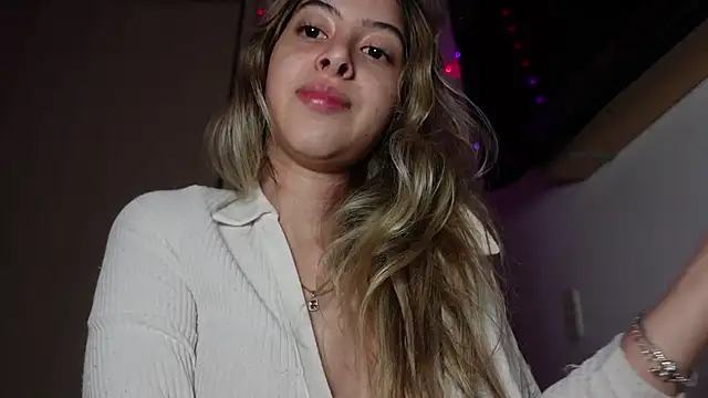 tinysofia  online show from 09/18/25, 11:51