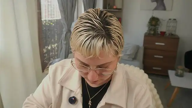 Snapshot of Ximenna_Cruz chatting on 01/11/26, 12:21 Ximenna Cruz online show from 01/11/26, 12:21