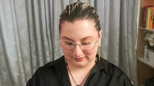 Snapshot of Ximenna_Cruz chatting on 03/26/26, 05:18 Ximenna Cruz online show from 03/26/26, 05:18