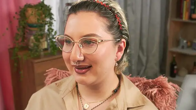 Snapshot of Ximenna_Cruz chatting on 04/04/26, 07:00 Ximenna Cruz online show from 04/04/26, 07:00