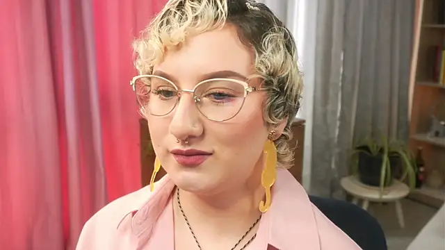 Snapshot of Ximenna_Cruz chatting on 04/13/26, 07:19 Ximenna Cruz online show from 04/13/26, 07:19