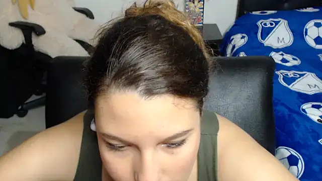 Snapshot of alexia_87 chatting on 12/27/24, 01:00 alexia 87 online show from 12/27/24, 01:00