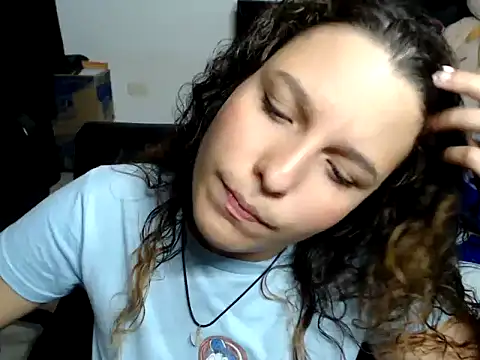 Snapshot of alexia_87 chatting on 01/04/25, 02:25 alexia 87 online show from 01/04/25, 02:25