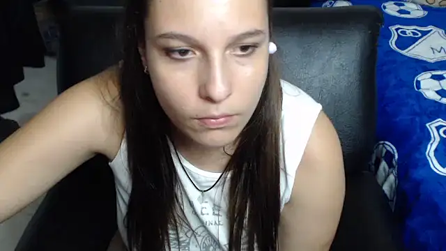 Snapshot of alexia_87 chatting on 01/11/25, 05:10 alexia 87 online show from 01/11/25, 05:10