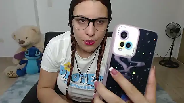 Snapshot of alexia_87 chatting on 02/24/25, 03:44 alexia 87 online show from 02/24/25, 03:44