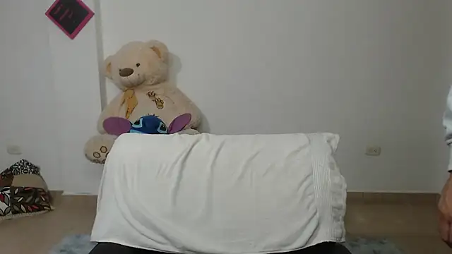 Snapshot of alexia_87 chatting on 03/13/25, 04:16 alexia 87 online show from 03/13/25, 04:16