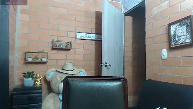 Snapshot of alexia_87 chatting on 09/23/25, 03:09 alexia 87 online show from 09/23/25, 03:09