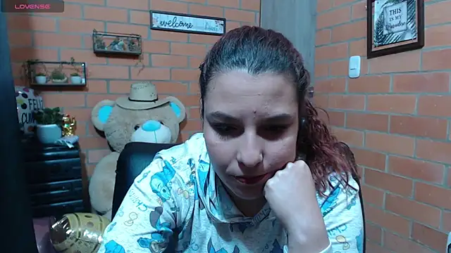 Snapshot of alexia_87 chatting on 10/16/25, 10:55 alexia 87 online show from 10/16/25, 10:55