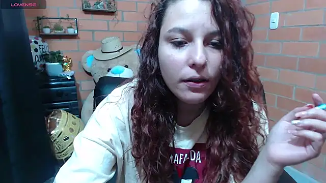 Snapshot of alexia_87 chatting on 10/25/25, 04:31 alexia 87 online show from 10/25/25, 04:31