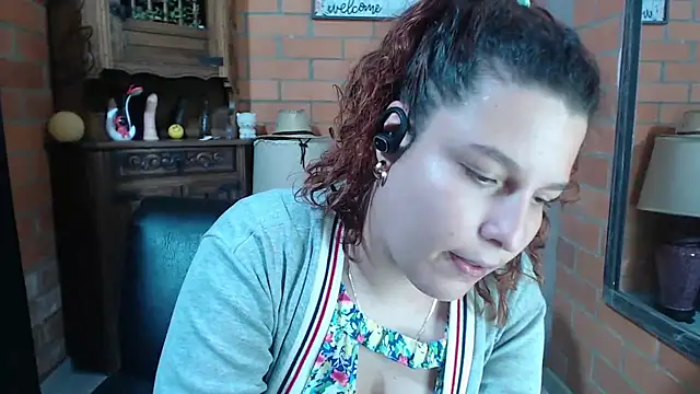 Snapshot of alexia_87 chatting on 11/19/25, 03:06 alexia 87 online show from 11/19/25, 03:06