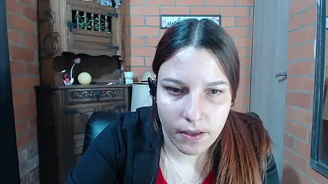 Snapshot of alexia_87 chatting on 11/25/25, 03:28 alexia 87 online show from 11/25/25, 03:28