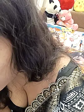 Snapshot of Divya_girl chatting on 06/17/26, 11:56 Divya girl online show from 06/17/26, 11:56