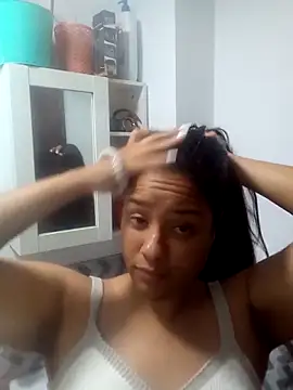 Snapshot of EAAM1 chatting on 10/17/25, 03:42 EAAM1 online show from 10/17/25, 03:42