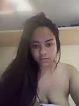 Snapshot of EAAM1 chatting on 10/20/25, 04:24 EAAM1 online show from 10/20/25, 04:24