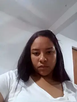 Snapshot of EAAM1 chatting on 10/25/25, 12:40 EAAM1 online show from 10/25/25, 12:40