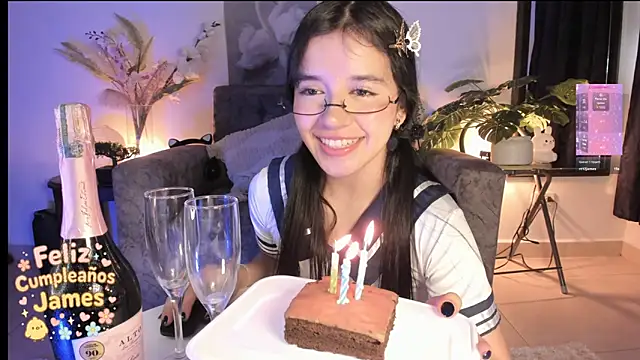 Snapshot of Naughtylittlegirl_ chatting on 09/30/25, 10:26 Naughtylittlegirl online show from 09/30/25, 10:26