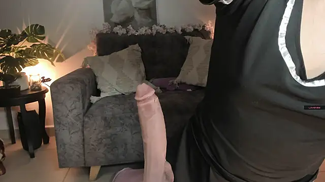 Naughtylittlegirl  online show from 12/18/25, 07:20