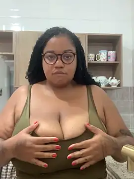 Snapshot of SweetLizzyBBW chatting on 05/18/26, 06:14 SweetLizzyBBW online show from 05/18/26, 06:14