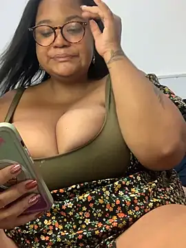 Snapshot of SweetLizzyBBW chatting on 08/04/26, 10:45 SweetLizzyBBW online show from 08/04/26, 10:45