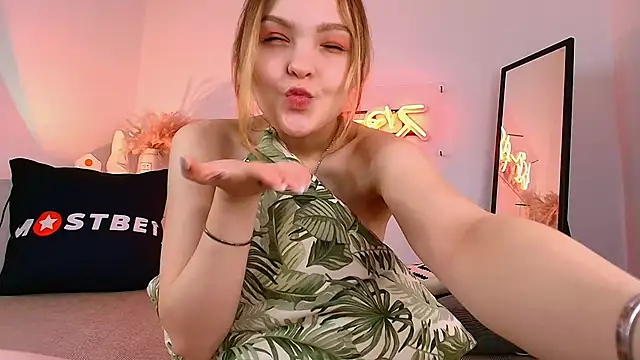 Snapshot of stay_with_alice chatting on 01/02/25, 09:54 stay with alice online show from 01/02/25, 09:54