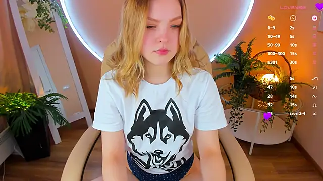 Snapshot of stay_with_alice chatting on 02/05/25, 12:49 stay with alice online show from 02/05/25, 12:49