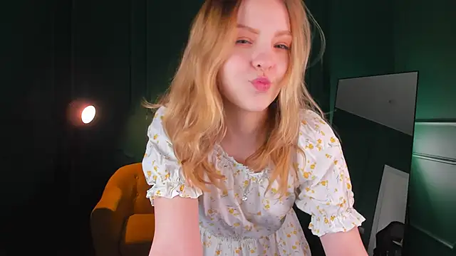 Snapshot of stay_with_alice chatting on 02/15/25, 02:55 stay with alice online show from 02/15/25, 02:55