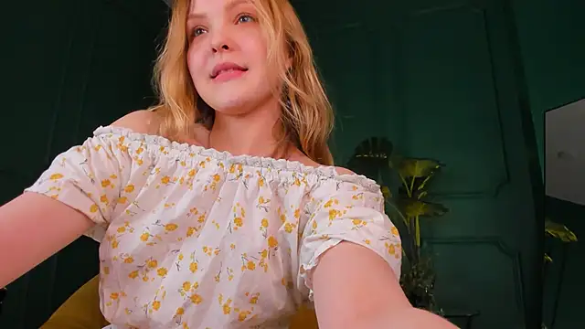 Snapshot of stay_with_alice chatting on 02/15/25, 06:01 stay with alice online show from 02/15/25, 06:01