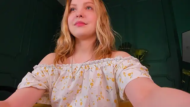 Snapshot of stay_with_alice chatting on 02/15/25, 09:04 stay with alice online show from 02/15/25, 09:04