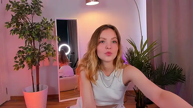 Snapshot of stay_with_alice chatting on 09/11/25, 01:44 stay with alice online show from 09/11/25, 01:44