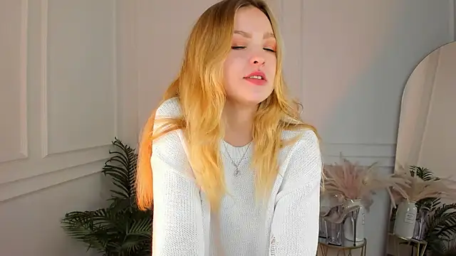 Snapshot of stay_with_alice chatting on 11/24/25, 01:44 stay with alice online show from 11/24/25, 01:44