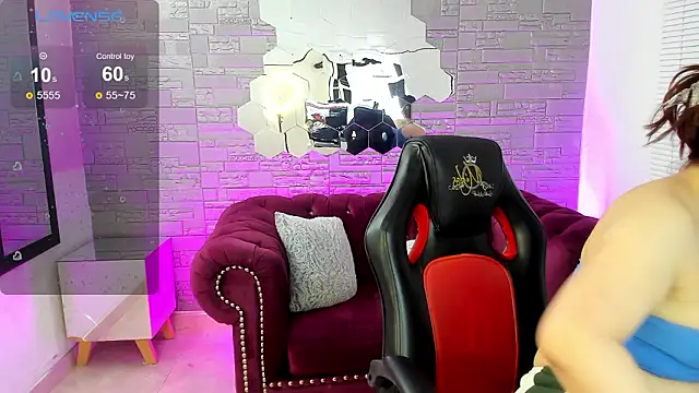 Snapshot of conniejames_m chatting on 03/20/26, 01:38 conniejames m online show from 03/20/26, 01:38