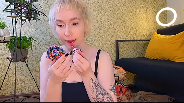 Snapshot of EmmyAmbros chatting on 02/16/25, 08:21 EmmyAmbros online show from 02/16/25, 08:21