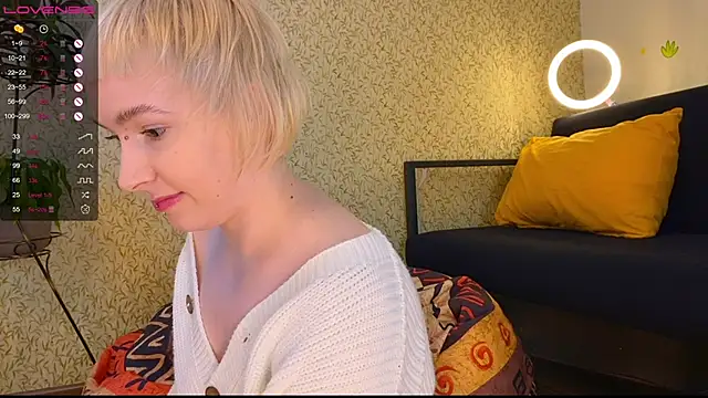 Snapshot of EmmyAmbros chatting on 02/17/25, 01:21 EmmyAmbros online show from 02/17/25, 01:21