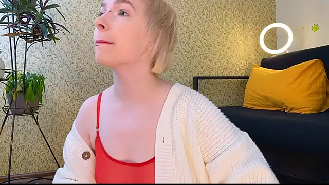 Snapshot of EmmyAmbros chatting on 02/18/25, 09:54 EmmyAmbros online show from 02/18/25, 09:54