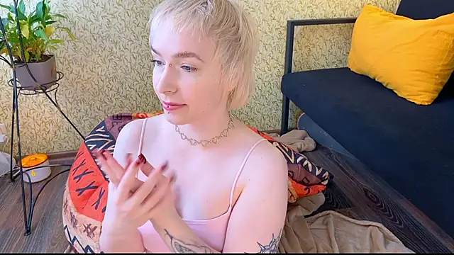 Snapshot of EmmyAmbros chatting on 03/11/25, 09:45 EmmyAmbros online show from 03/11/25, 09:45