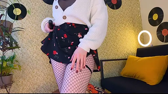 Snapshot of EmmyAmbros chatting on 03/18/25, 12:58 EmmyAmbros online show from 03/18/25, 12:58