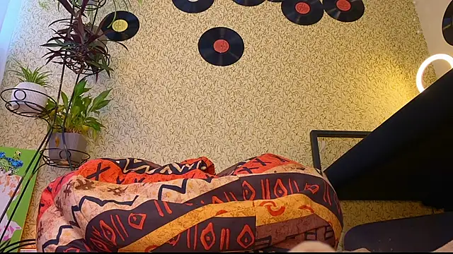 Snapshot of EmmyAmbros chatting on 03/21/25, 12:06 EmmyAmbros online show from 03/21/25, 12:06