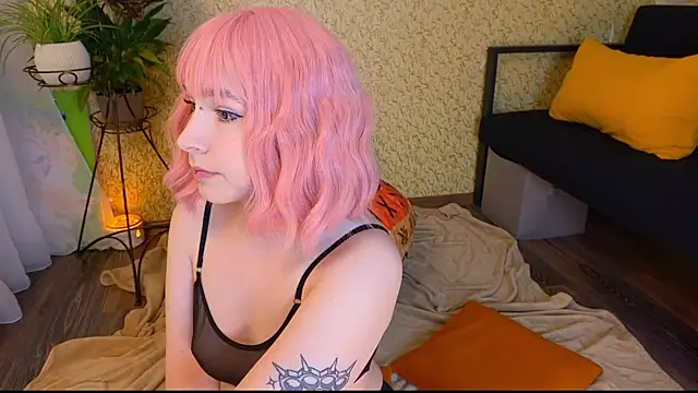 Snapshot of EmmyAmbros chatting on 11/02/25, 12:02 EmmyAmbros online show from 11/02/25, 12:02